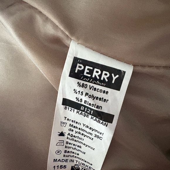 Set . If you get coat . Scarf is free. - Picture 14 of 14